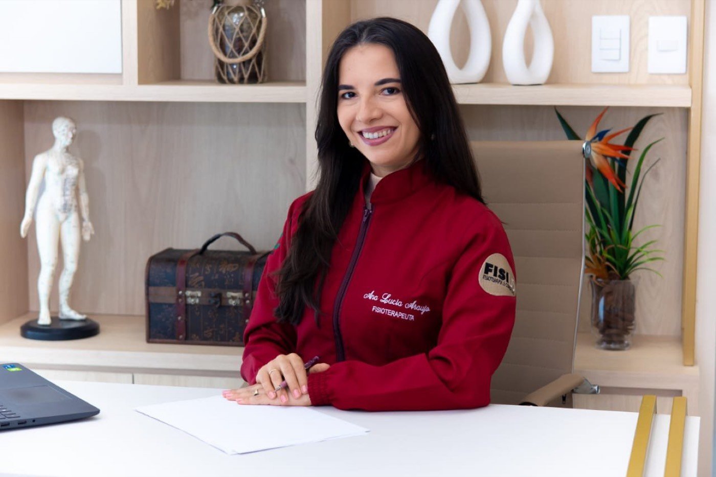Dra. Ana Lúcia Araújo, fisioterapeuta